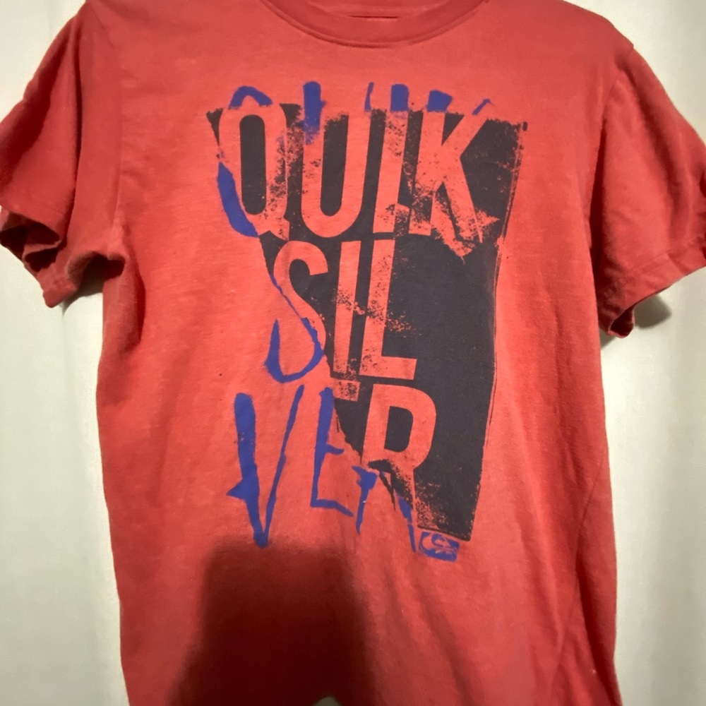 Boys graphic red quick silver t shirt.